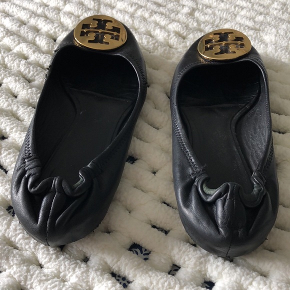 Tory Burch Reva ballet flats. Gold medallion. Black leather. Size 8 1/2.EUC - Picture 2 of 6